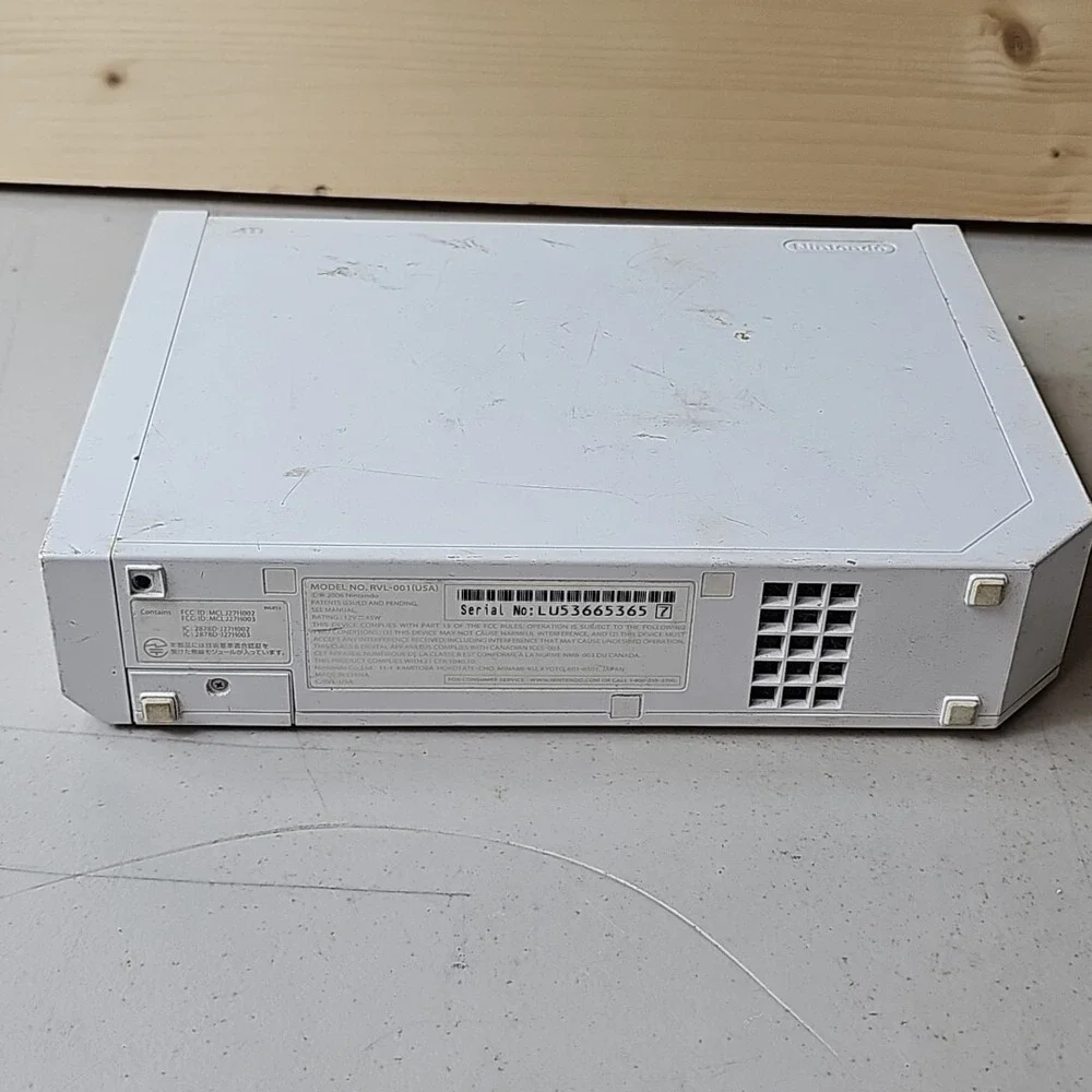 Nintendo Wii Console White 2006 RVL-001 For Parts
